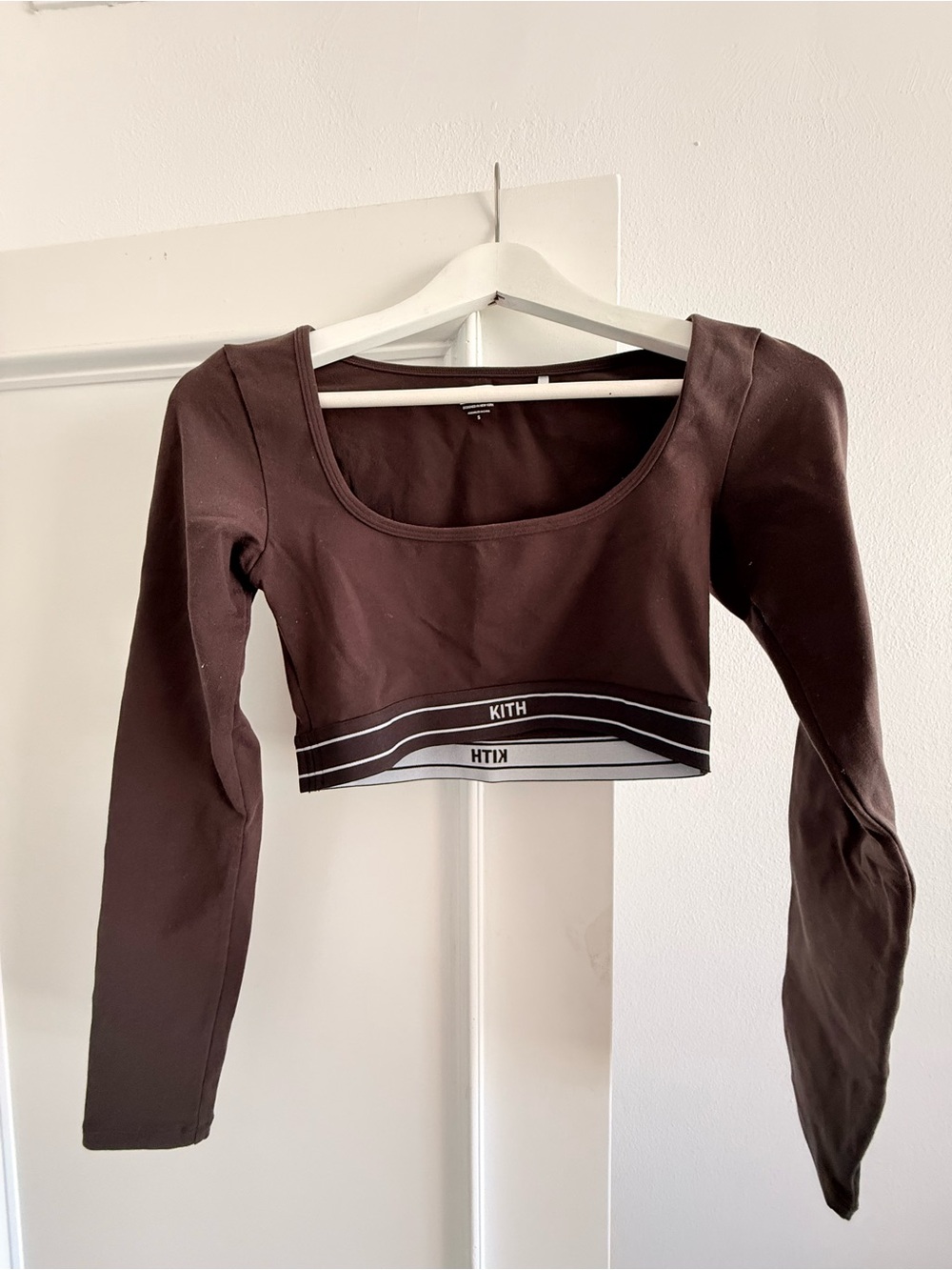 Kith Brown Scoop-Neck Long-Sleeve Crop Top with Branded Hem